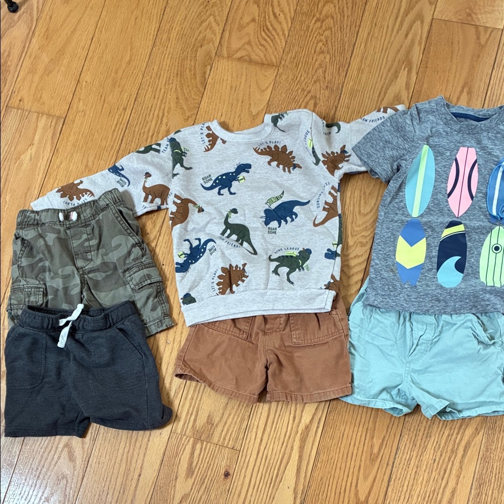 Dinosaur Sweatshirt Shorts Set and shorts 3T